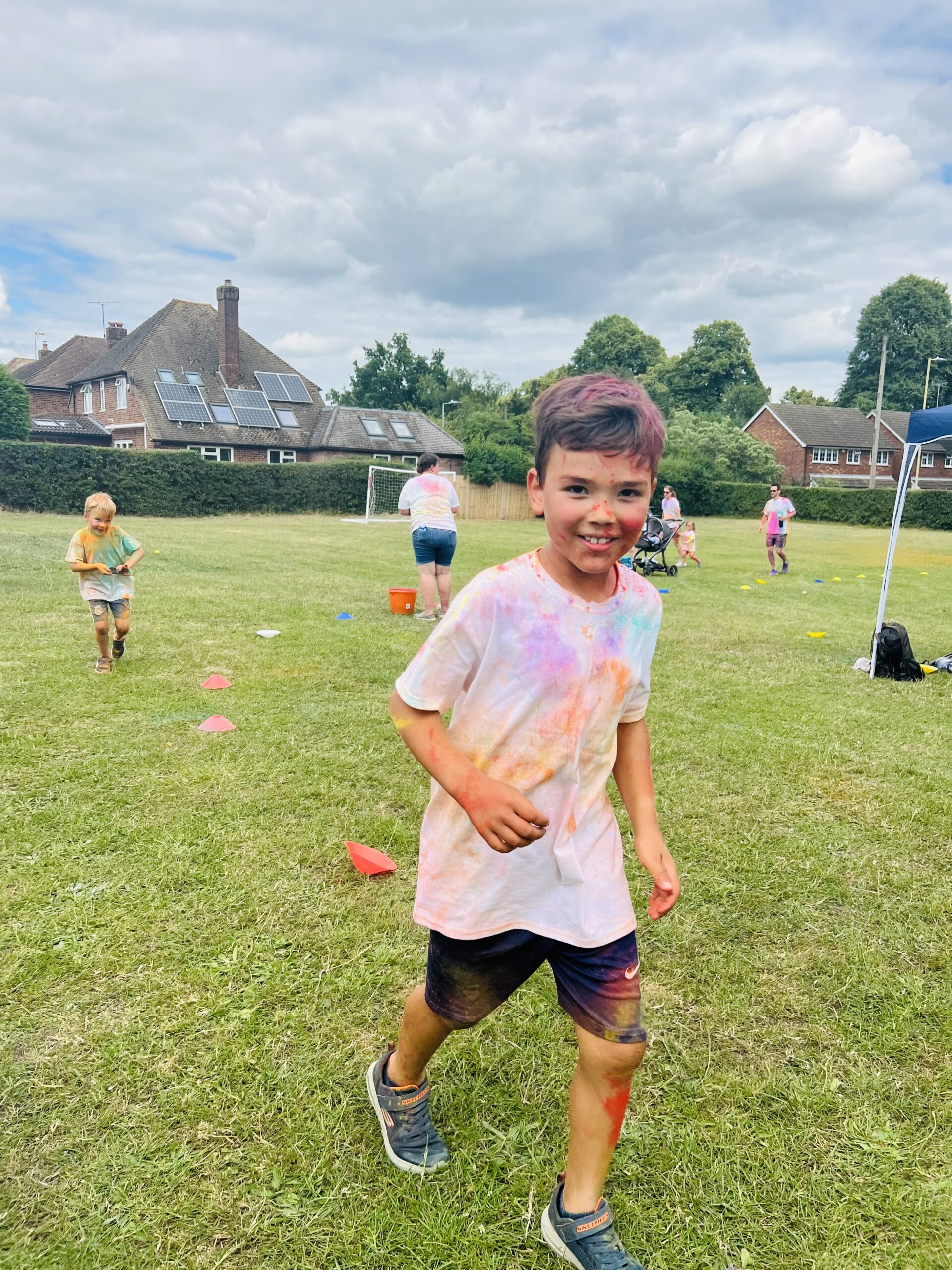 How Wood Primary School Well-Being and Colour Run Day. Photo by Andrea Wright.
