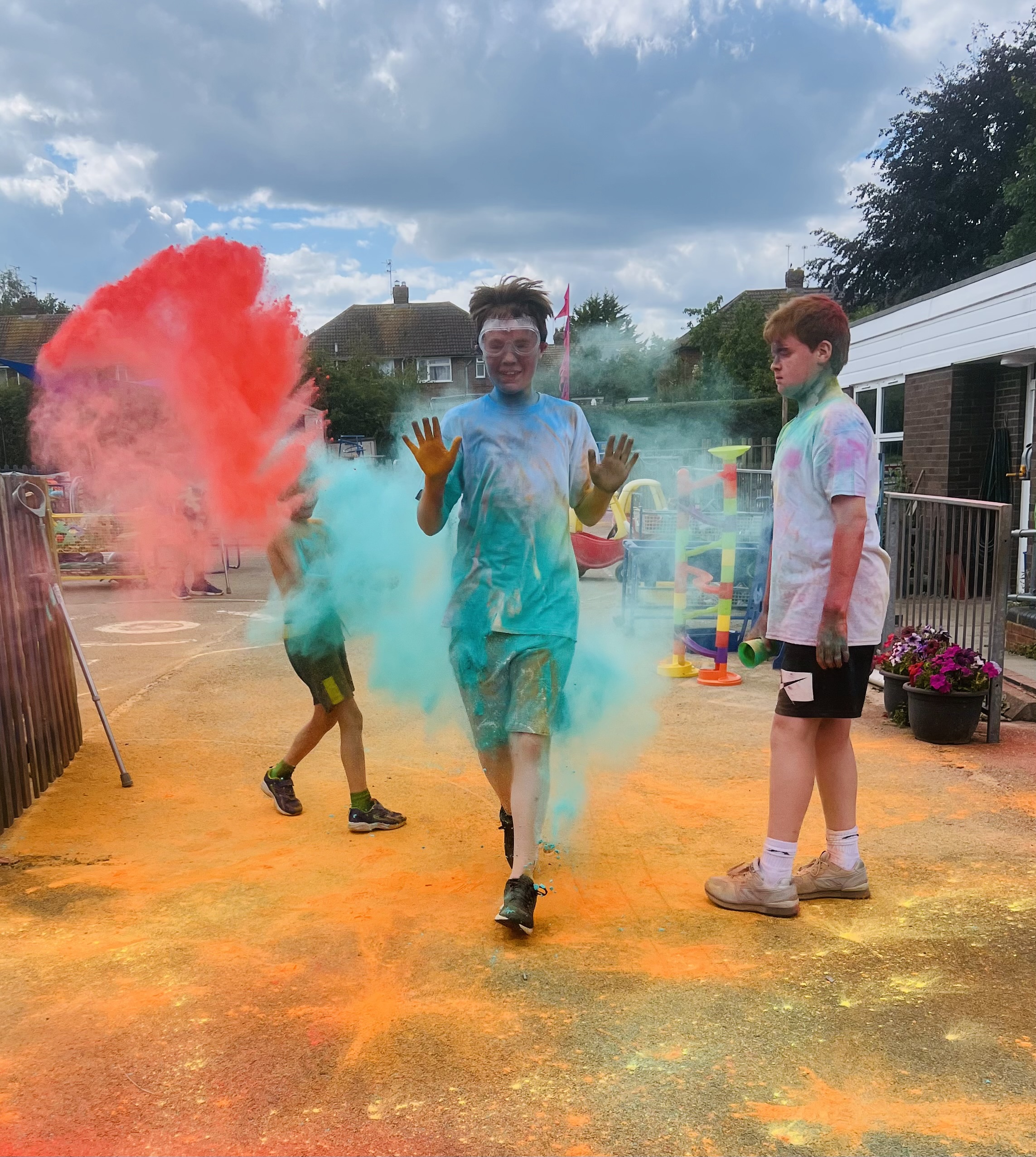 How Wood Primary School Well-Being and Colour Run Day. Photo by Andrea Wright.