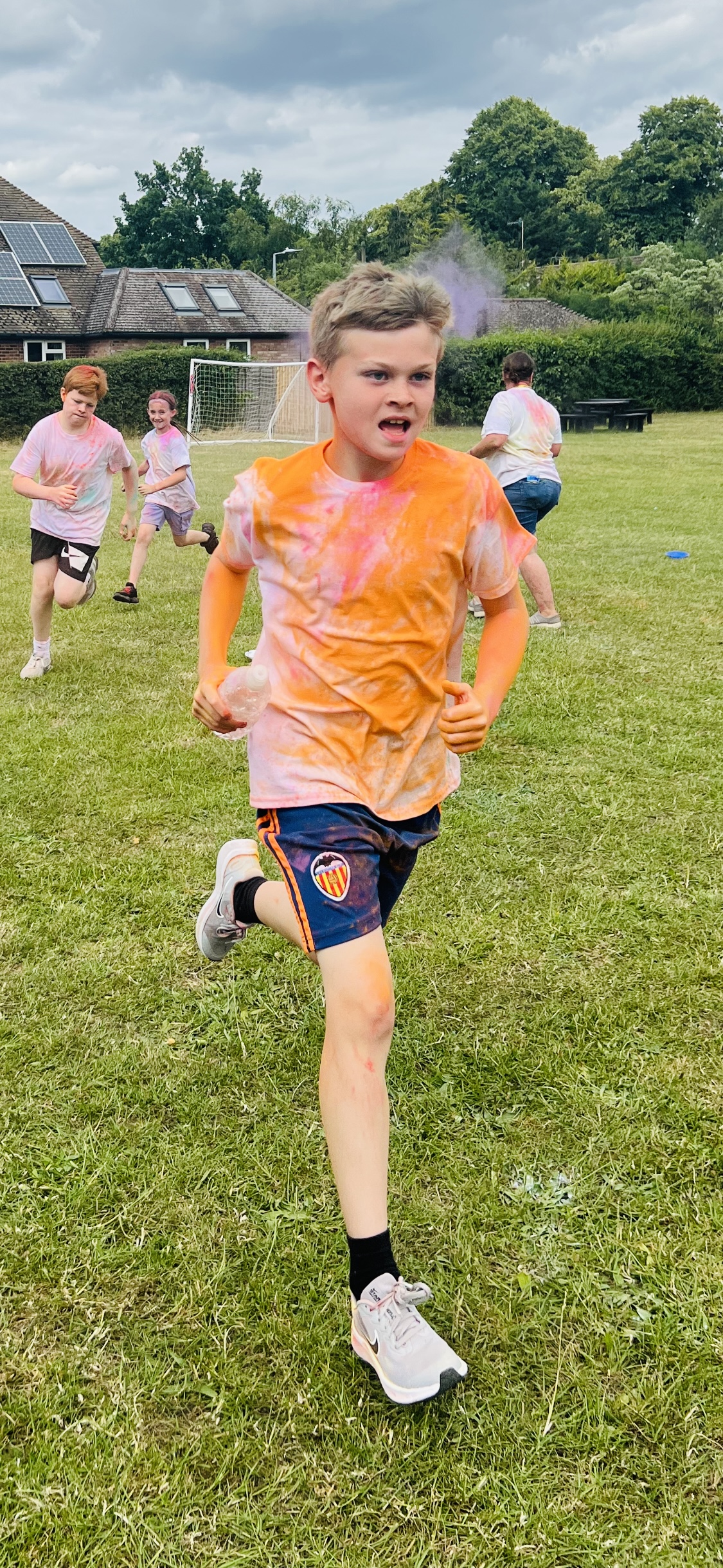 How Wood Primary School Well-Being and Colour Run Day. Photo by Andrea Wright.