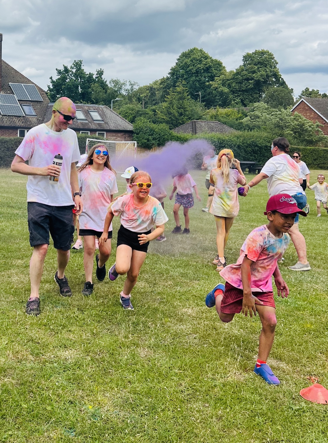 How Wood Primary School Well-Being and Colour Run Day. Photo by Andrea Wright.