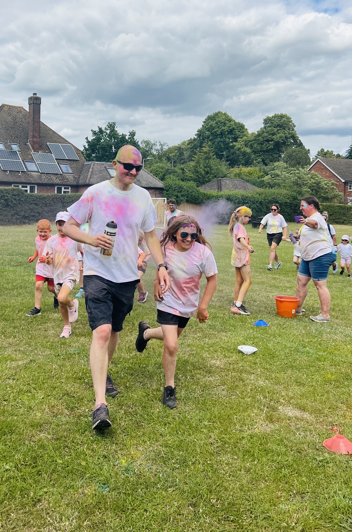 How Wood Primary School Well-Being and Colour Run Day. Photo by Andrea Wright.