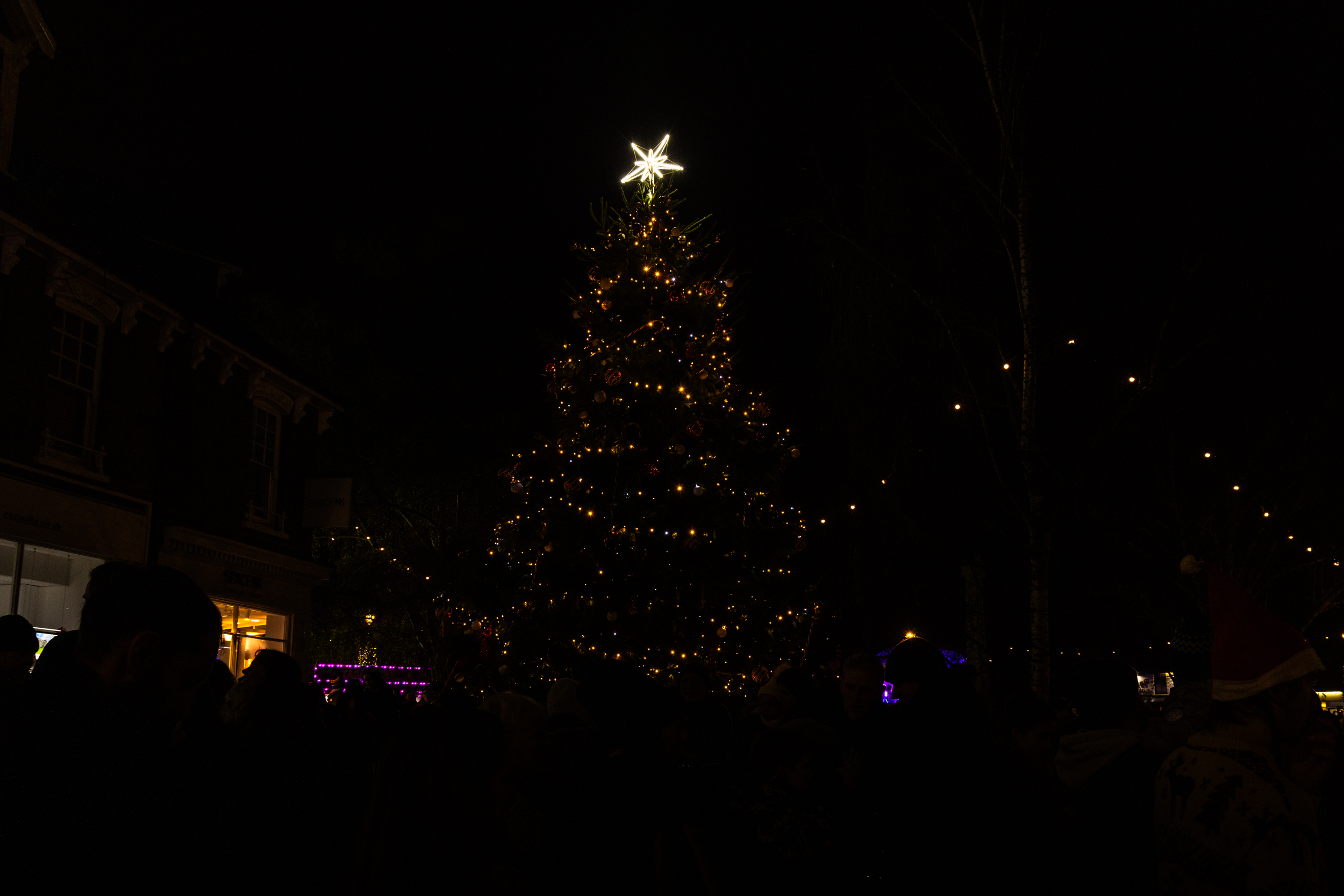 Christmas truly arrived in St Albans with thousands of people flocking to the city centre for the annual Christmas Cracker on Sunday. Among the attractions in St Peter’s Street was live music, fairground rides, a Santa’s grotto, street entertainers, a snow globe, sideshow games, street theatre and around 100 market stalls selling hot food, drinks and seasonal gifts. There will also be a guest appearance from a celebrity – CBeebies and Discovery Plus star Maddie Moate who stars as Tinkerbell in this year’s Alban Arena pantomime, The All New Adventures of Peter Pan – The Pantomime Sequel. The Christmas Cracker is organised by SADC and part-funded by the Government’s Shared Prosperity Fund. Saturday saw The Maltings Shopping Centre kick off the festivities with an appearance by the Mardi Gras Parade Band. Next Sunday will see the return of Harpenden Christmas Carnival and lights switch-on. Photos: John Andrews, Craig Shepheard and Stephanie Belton Christmas Cracker goes with a bang!