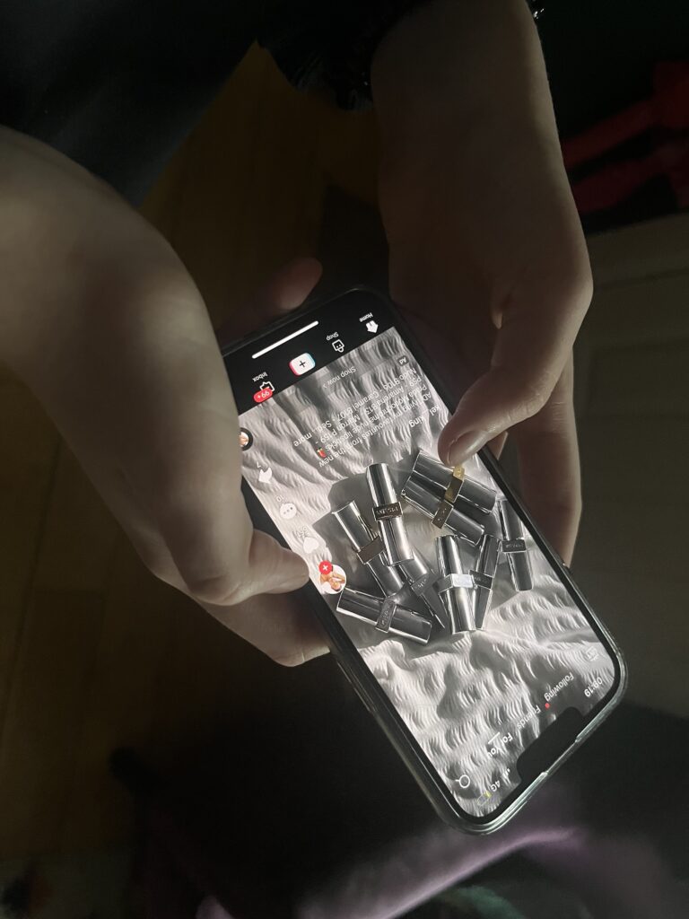 Should tweens and young teens be allowed access to smartphones?