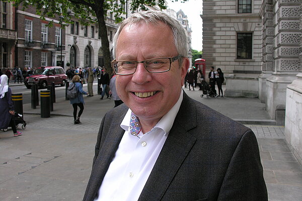 St Albans district council leader Cllr Chris White is stepping down.
