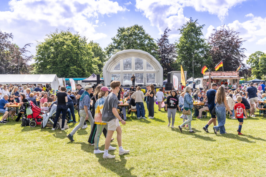 Harpenden Carnival. Photo: Steve Collins, Harpenden Photographic Society