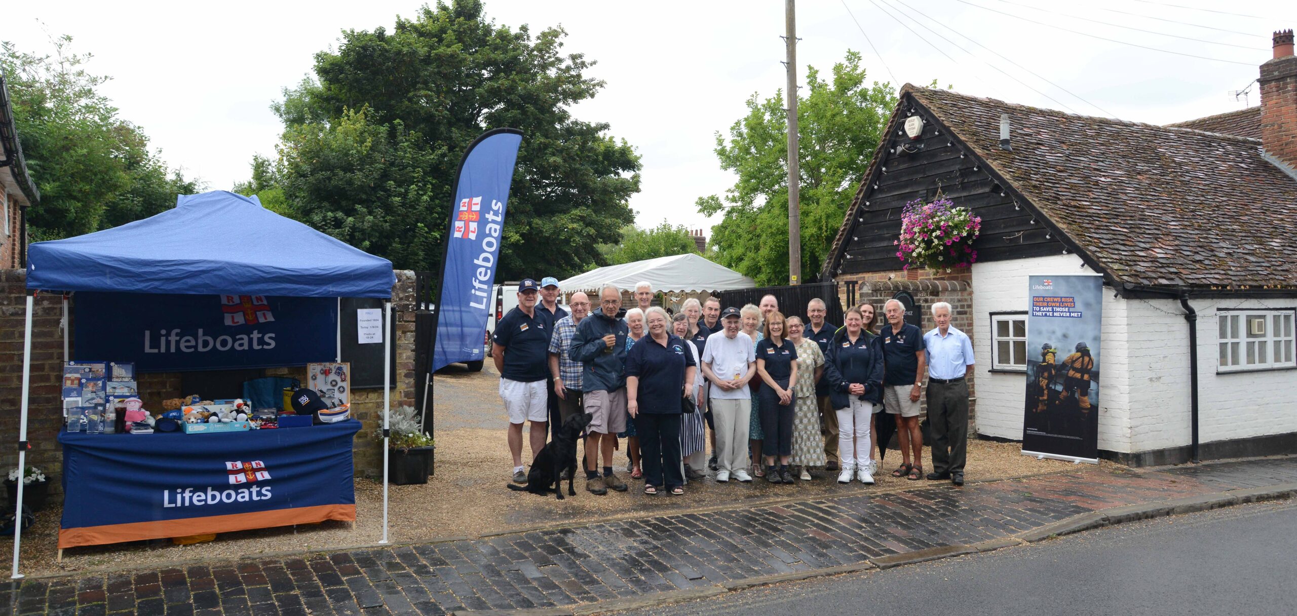 Members of the St Albans RNLI at The Six Bells.