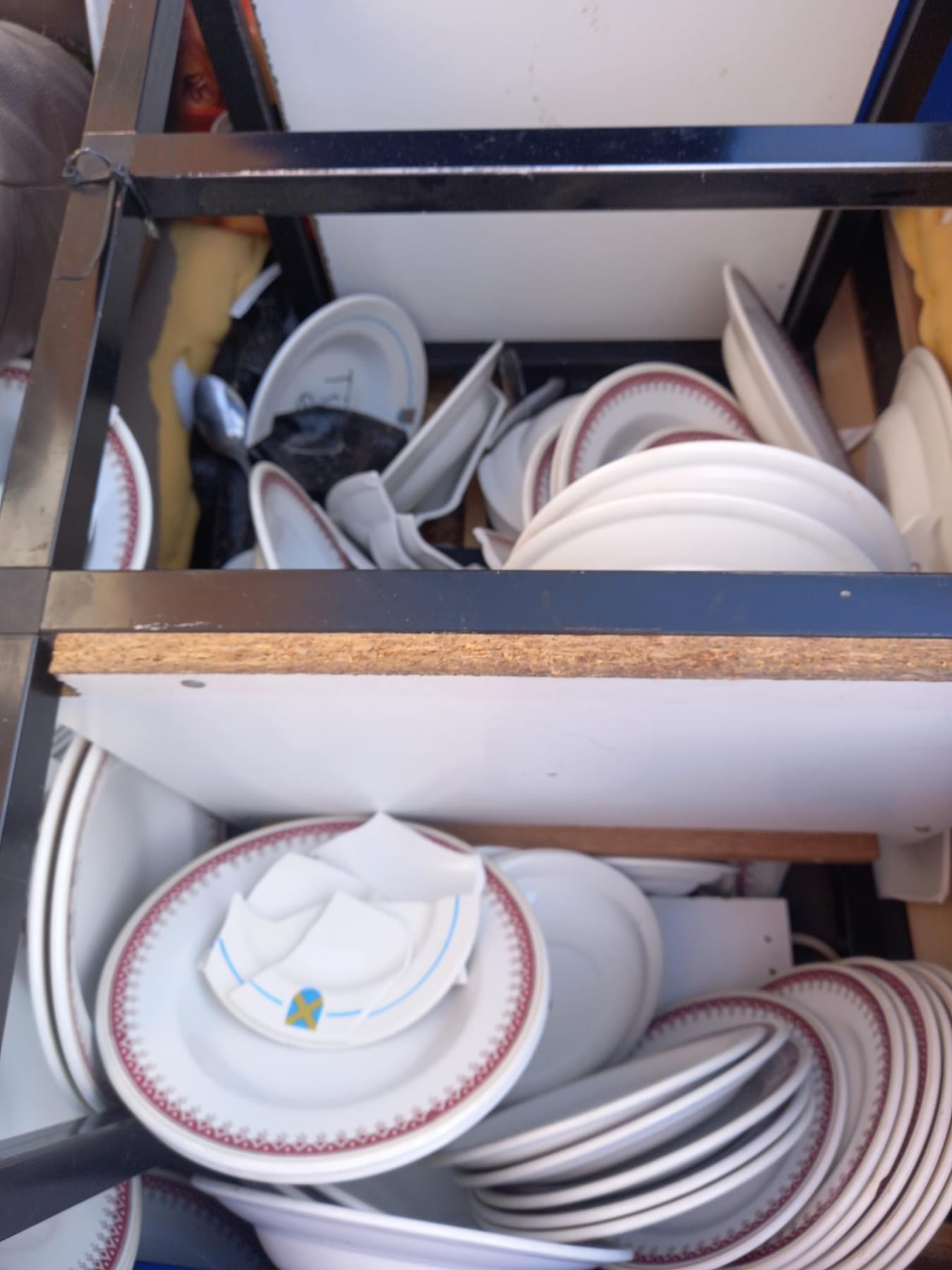 David Kaloczi's photos of the discarded crockery.