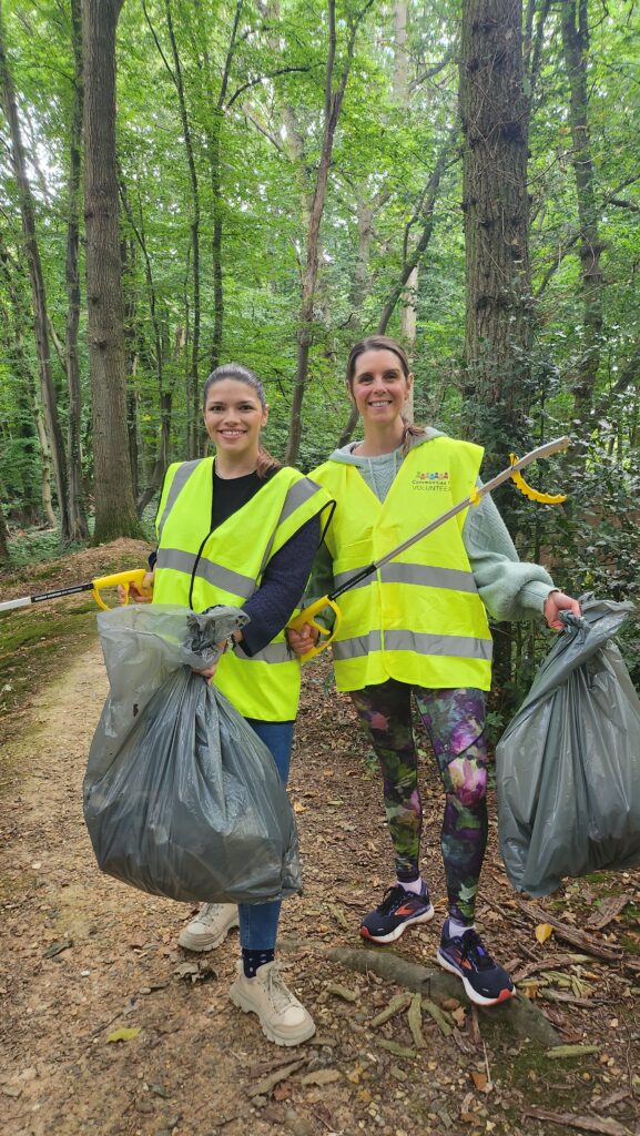 Business volunteers clearing rubbish from Beech Bottom Dyke.