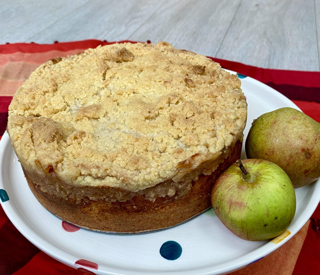 Apple crumble cake