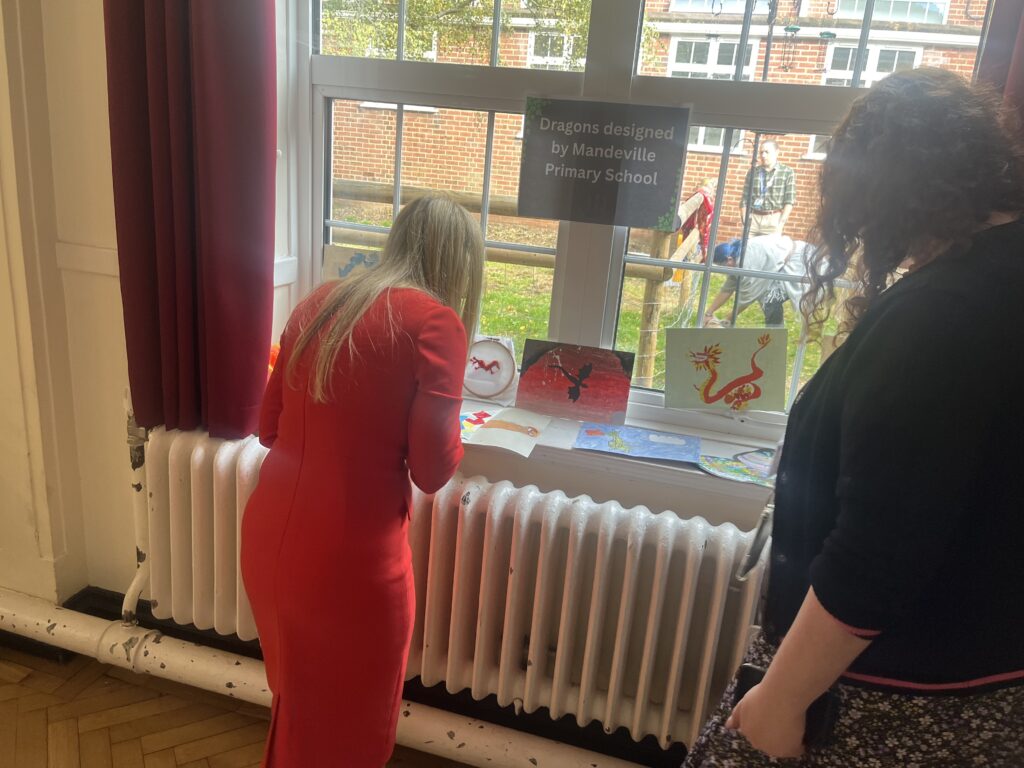 Cressida Cowell visits Fleetville Junior School.