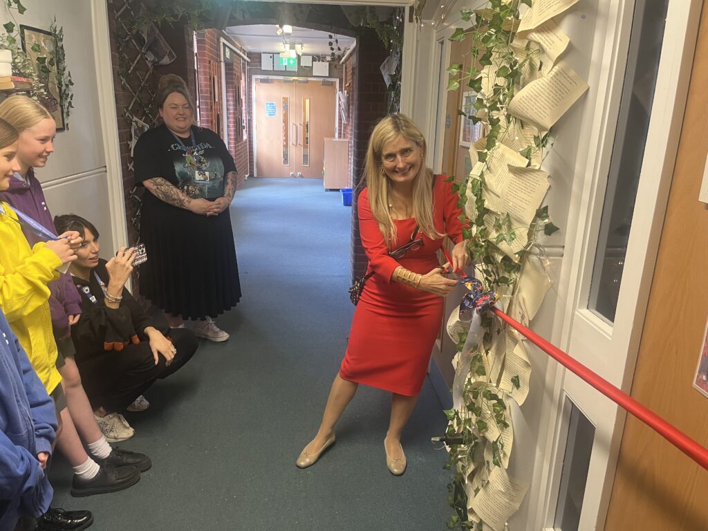 Cressida Cowell visits Fleetville Junior School.