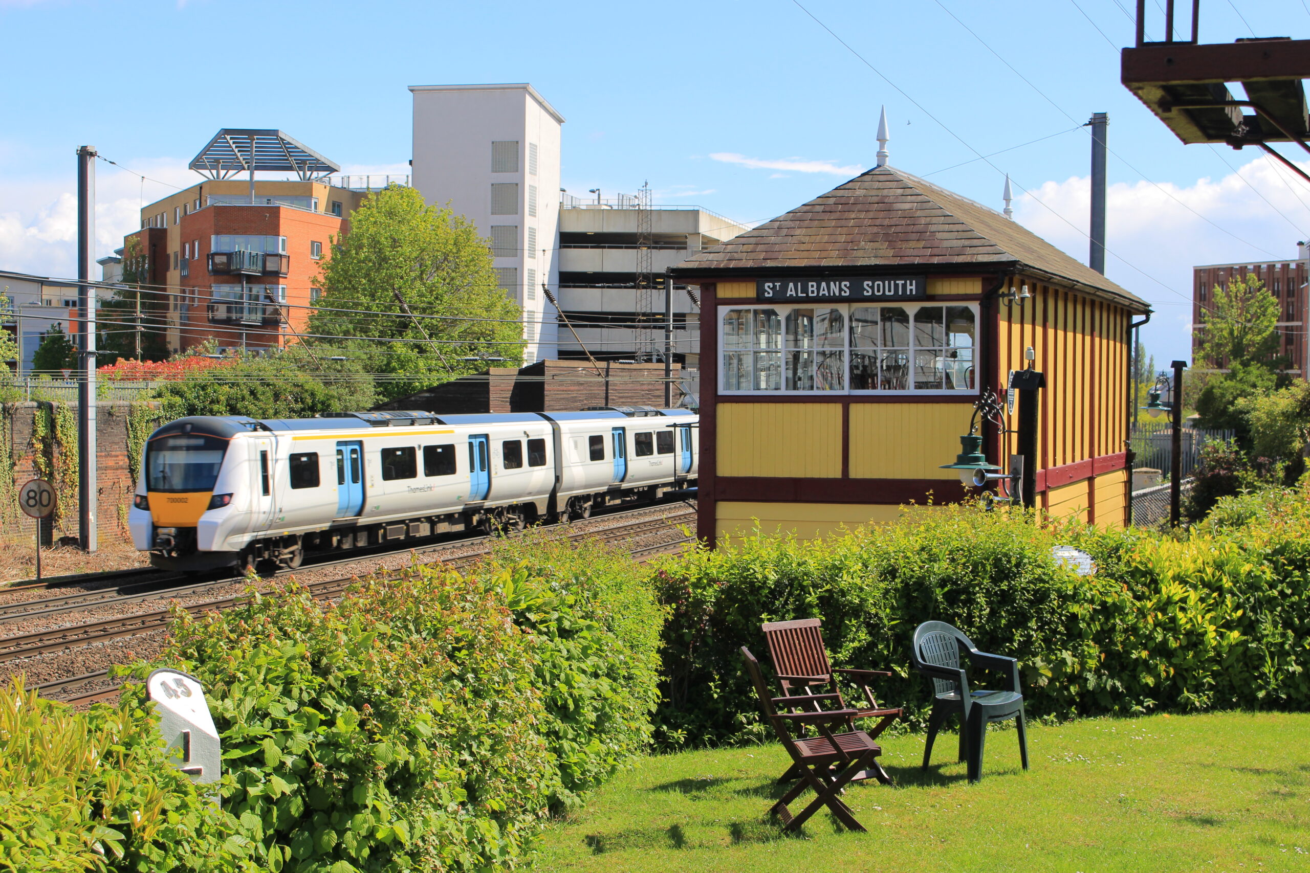 A train arriving at St Albans City Station.