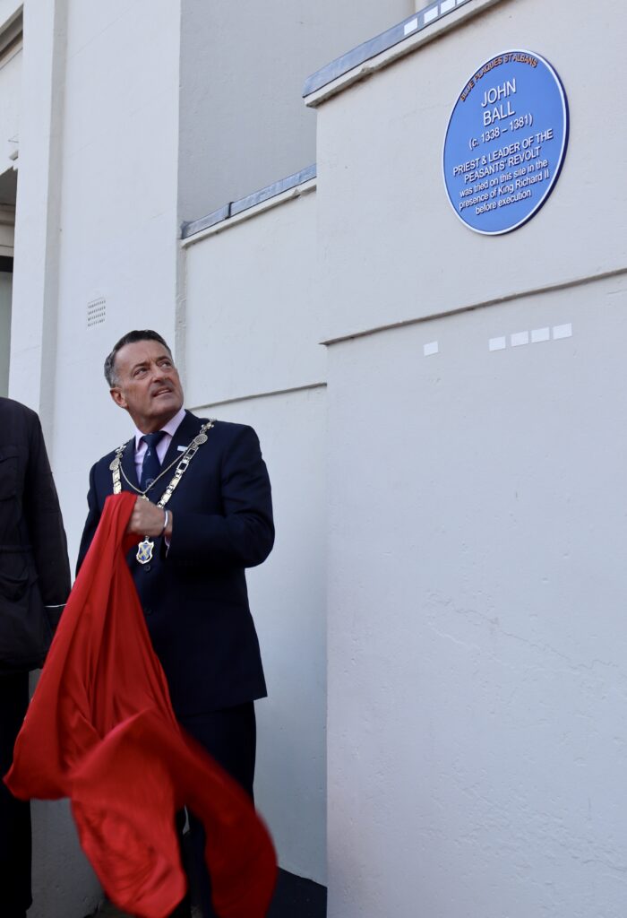 Mayor Cllr Edgar Hill unveils the John Ball blue plaque.