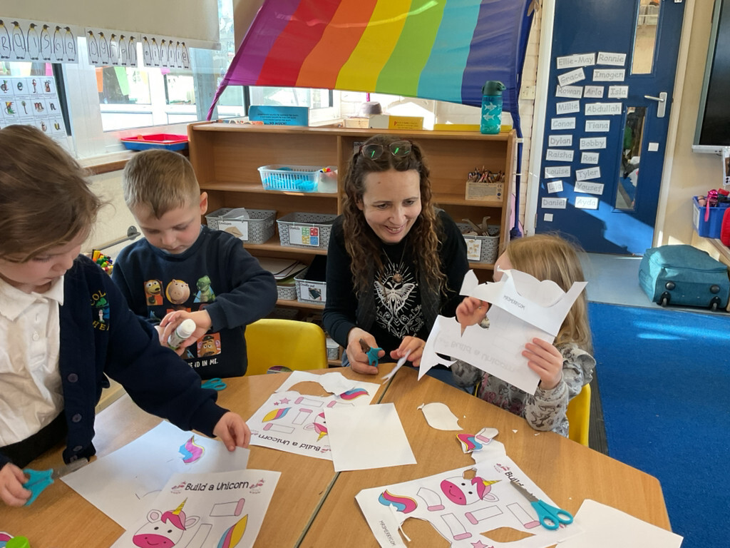 Lou Treleaven visited Colney Heath School for World Book Day