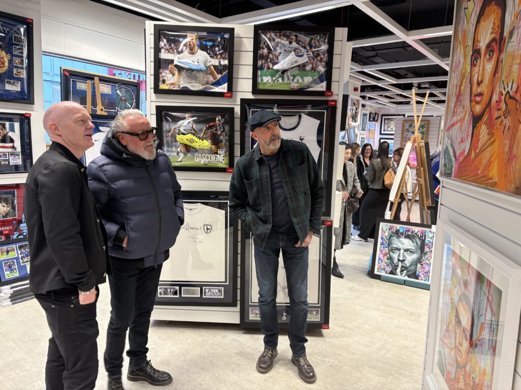 Jake Wood shows Ray Winstone some of his artwork.