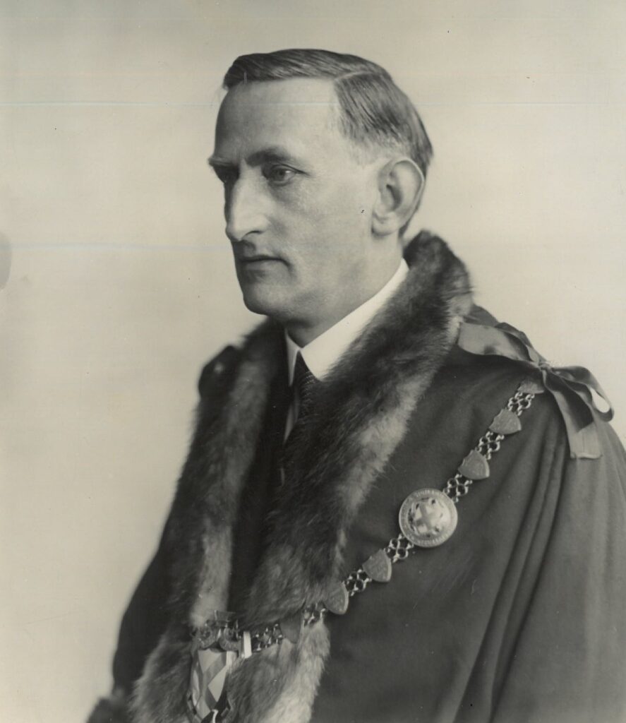 Herbert Gibbs, proprietor of the Herts Advertiser, was Mayor of St Albans in 1932. He drove one of the first cars in St Albans and instigated the planting of the floral mile along Sandridge Road.