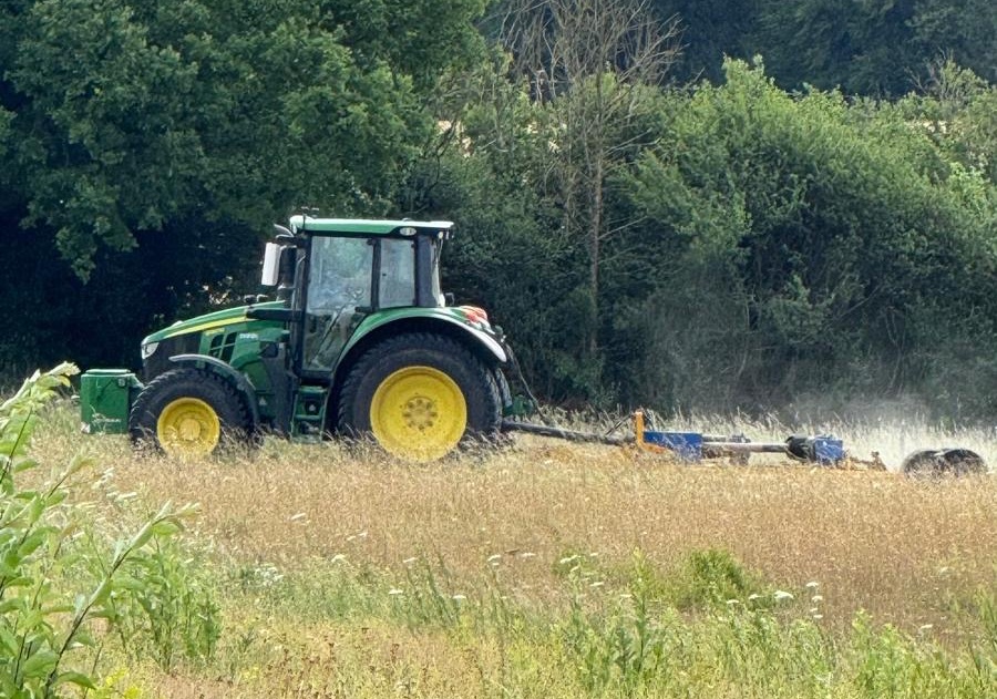 Industrial lawnmowers on the Cala site.
