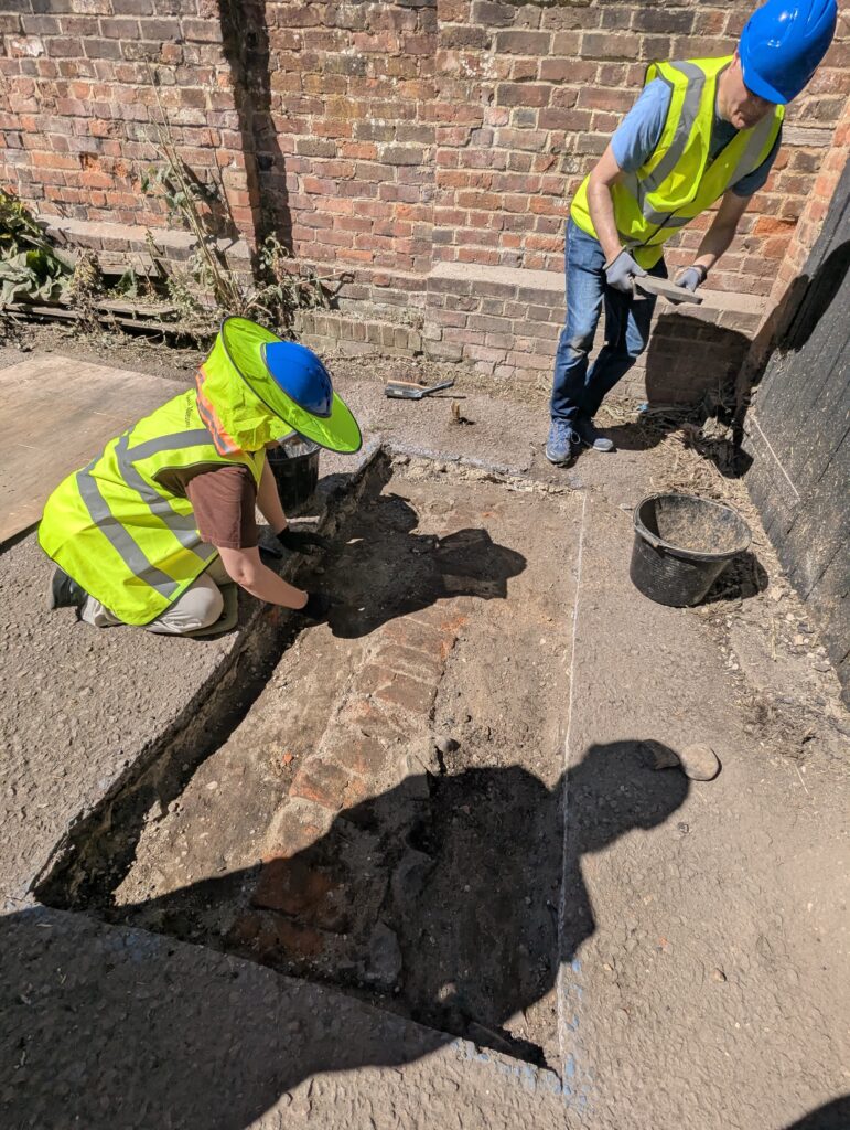 Archaeological dig by St Albans Museums at the Rose and Crown in St Michael's village.