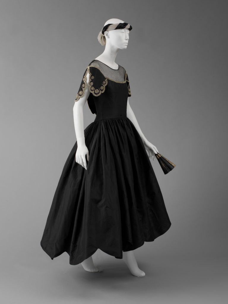 Robe de Style in black. House of Lanvin.