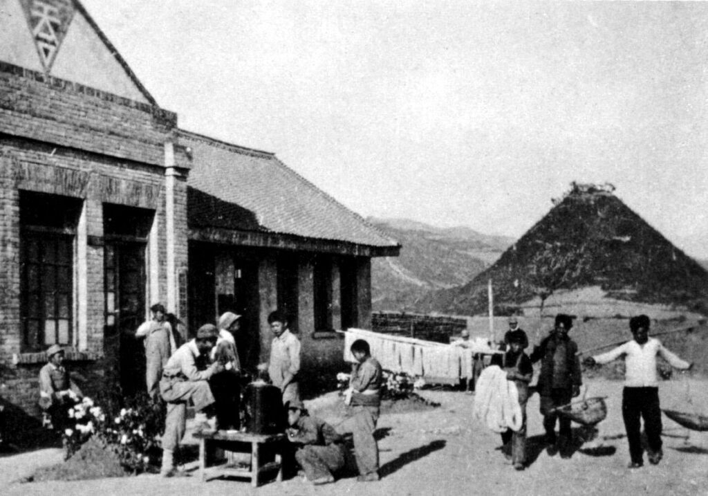 Shuangshipu - Boys at school - Photo taken by Hogg