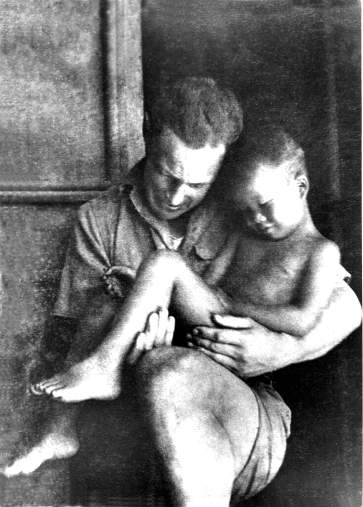 Shuangshipu - Hogg with his youngest adopted son