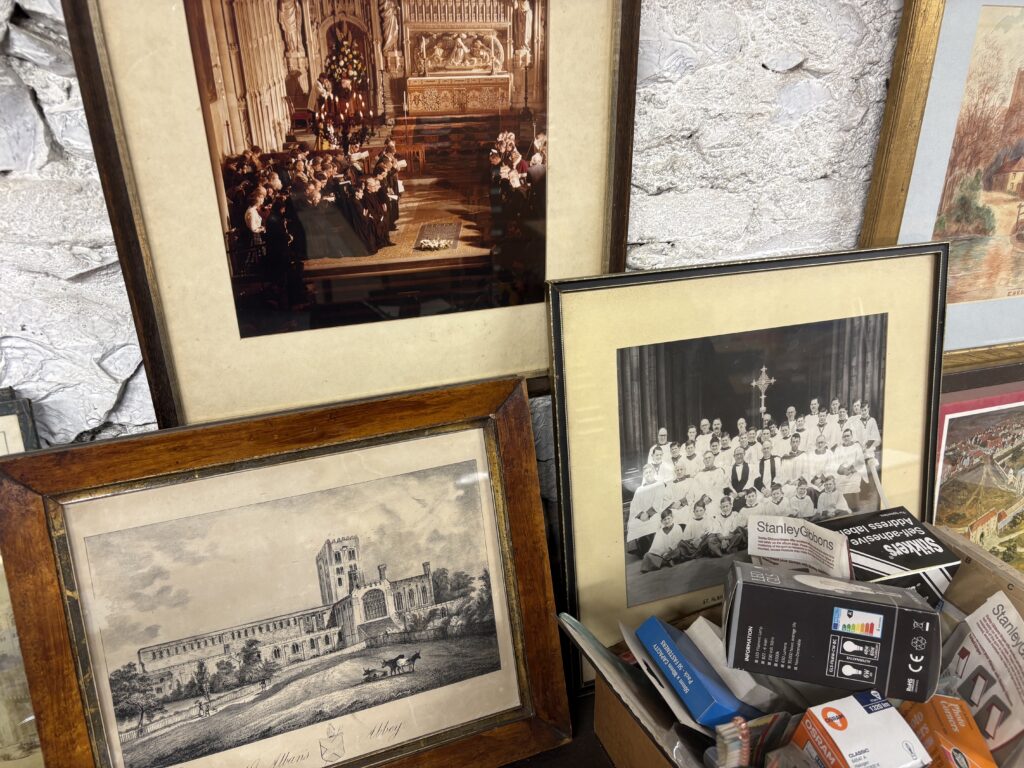 Various photos in the archives.