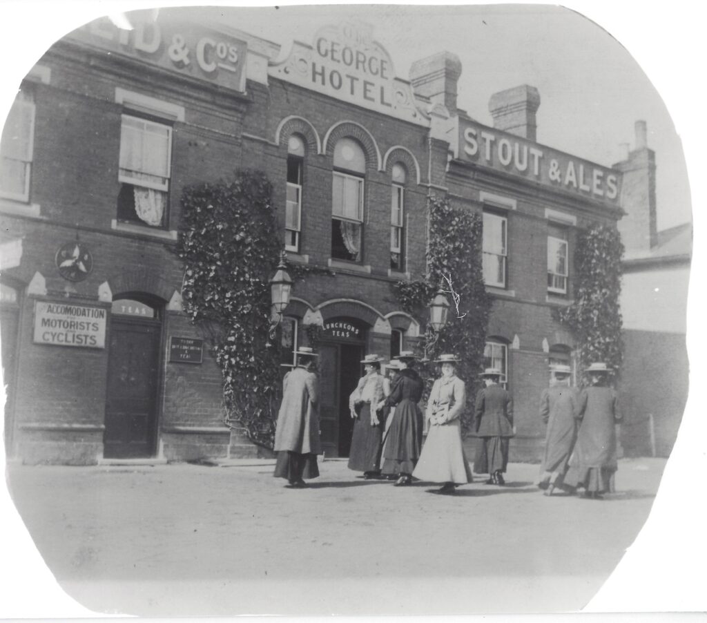 The George and Harpenden High Street in 1907.