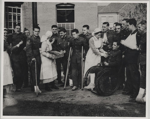 Patients from St Bart’s Hospital at Hill End Hospital. Photo: St Albans Museums.