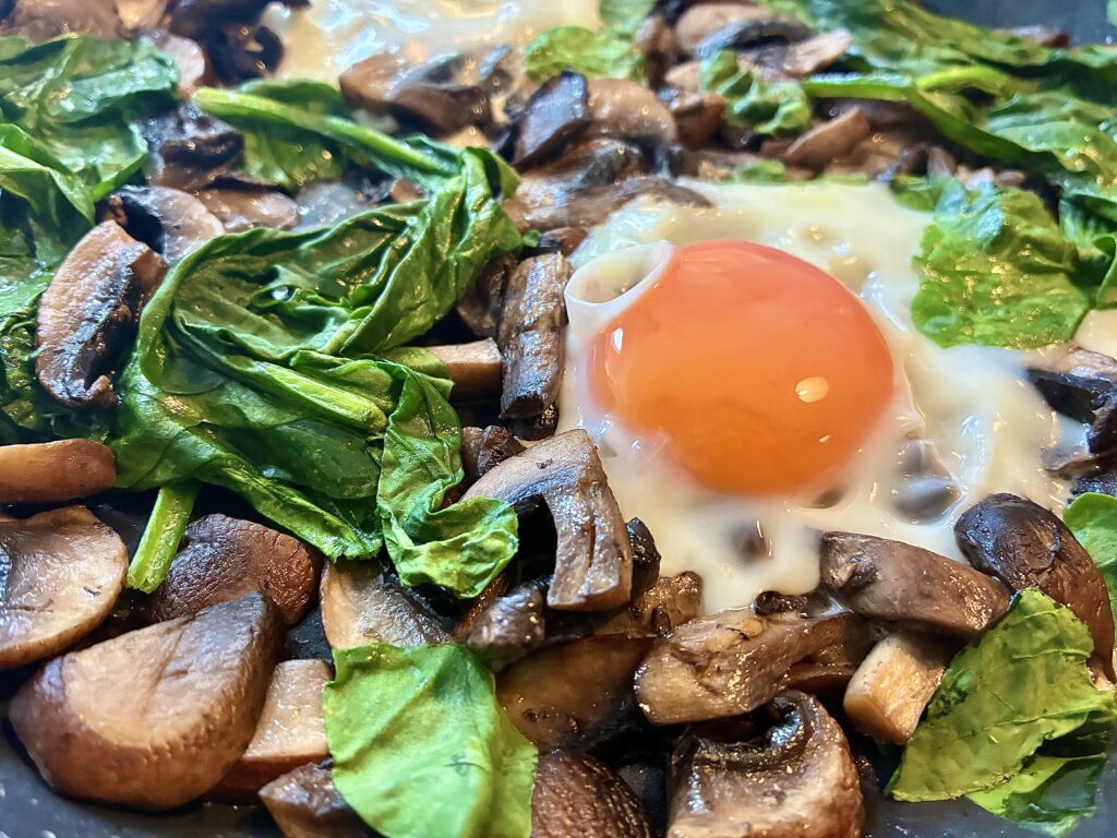 Mushrooms, egg and spinach