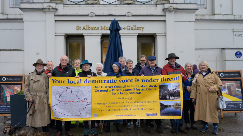 Campaigners in favour of a St Albans city parish council took their fight to various local landmarks this week.