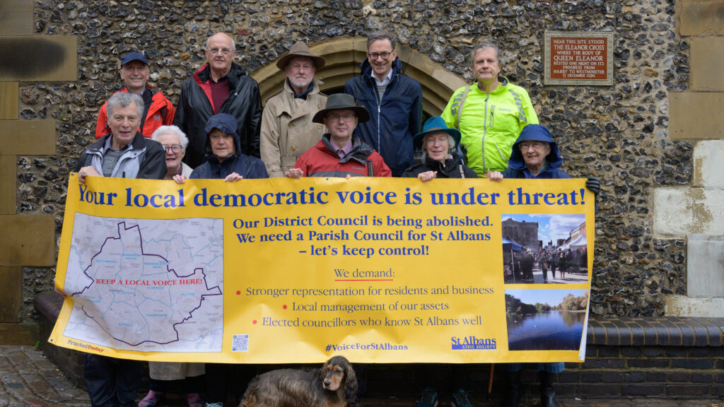 Campaigners in favour of a St Albans city parish council took their fight to various local landmarks this week.