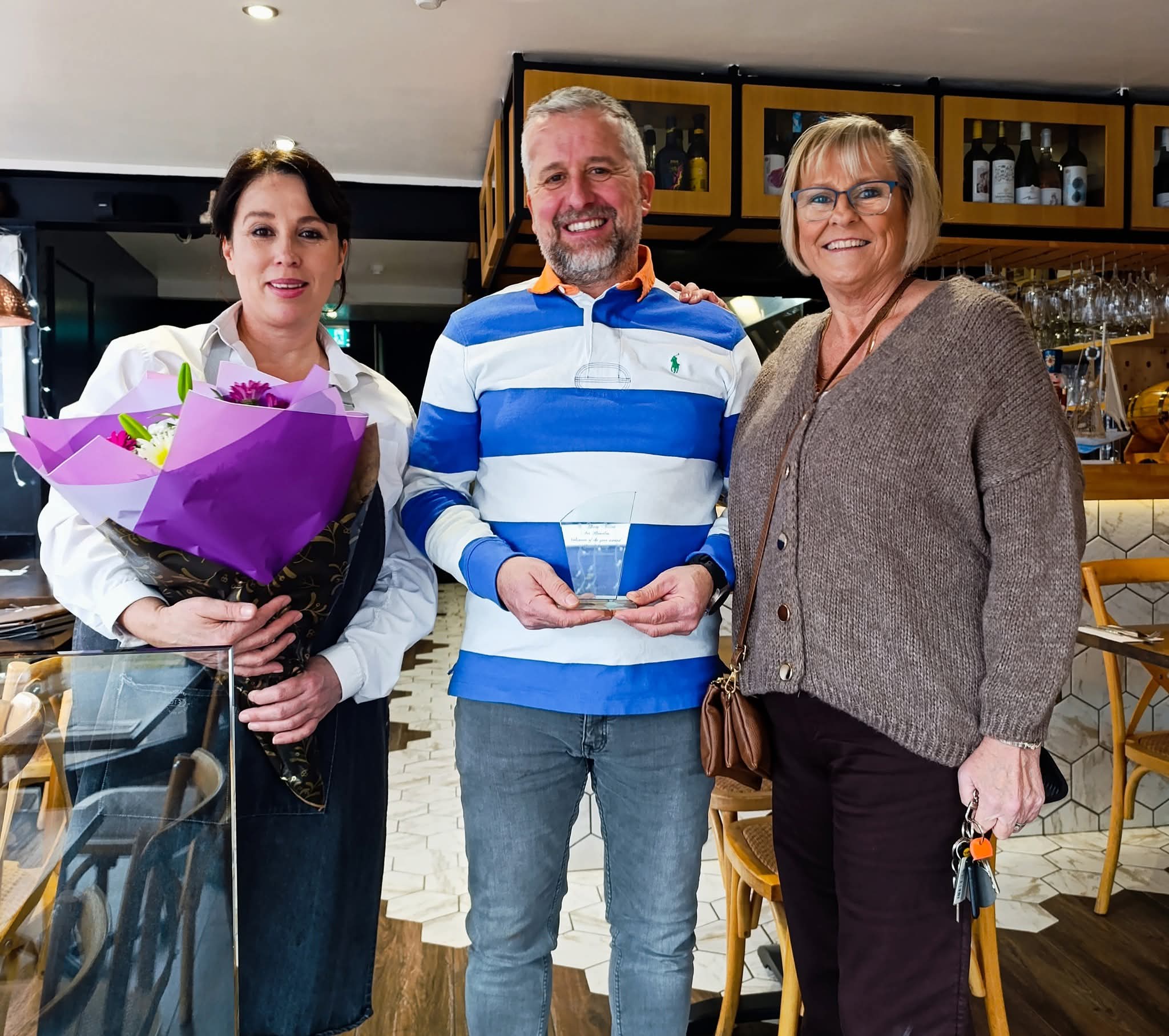 Lynn Dutton of SAAFH presents the award to George and Maria of Souvlaki City.