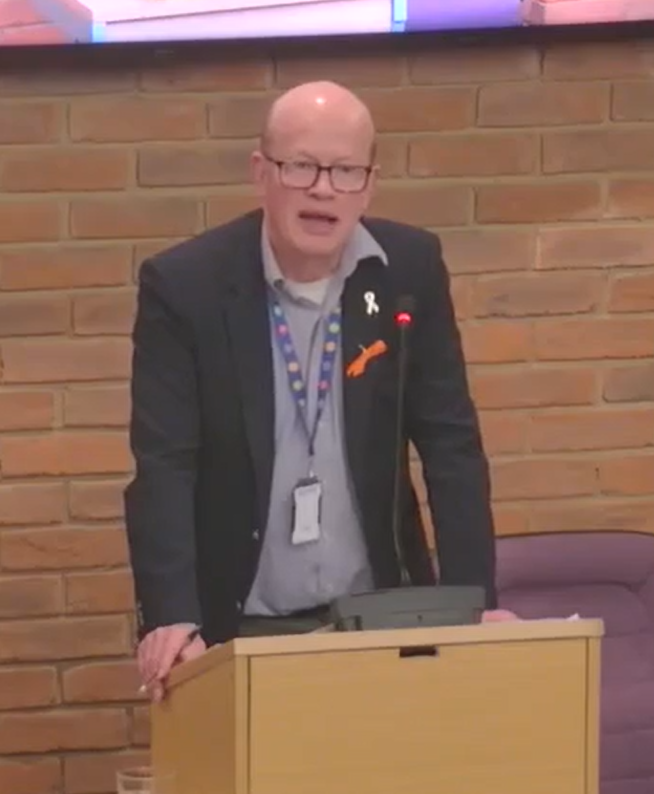 Cllr Paul de Kort answers Leader's Questions at Full Council.