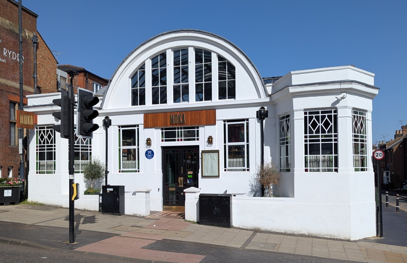 A blue plaque for Samuel Ryder has been installed at 27a Holywell Hill.