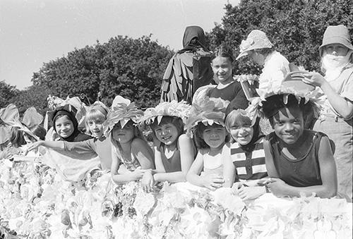 Silver Jubilee fancy dress. Photo courtesy of St Albans Museums.